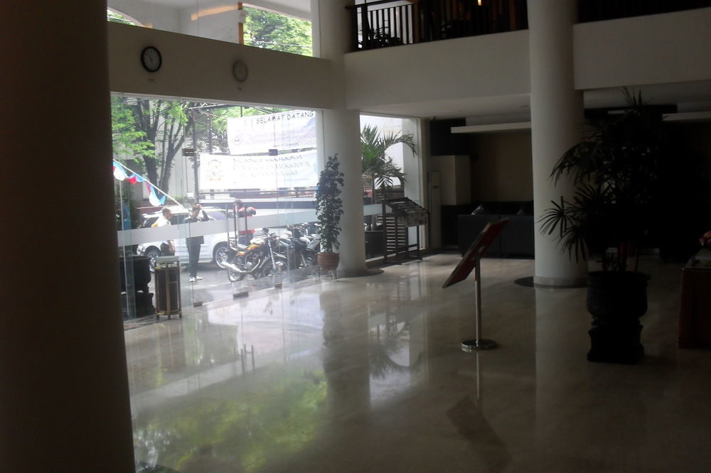 Hotel Gran Central Manado Esterno foto